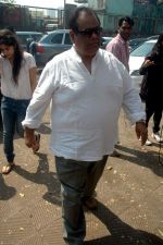 Satish Kaushik at Raj Kanwar_s funeral meet in Oshiwara on 5th Feb 2012 (36).JPG